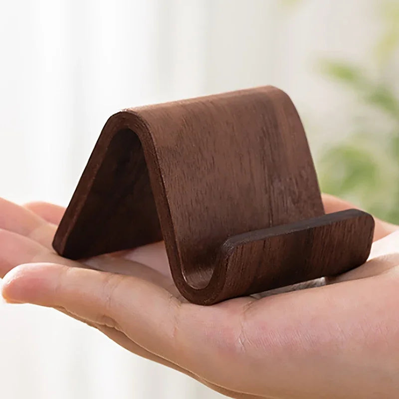 Support téléphone bois naturel avec smartphone, design minimaliste pour bureau organisé